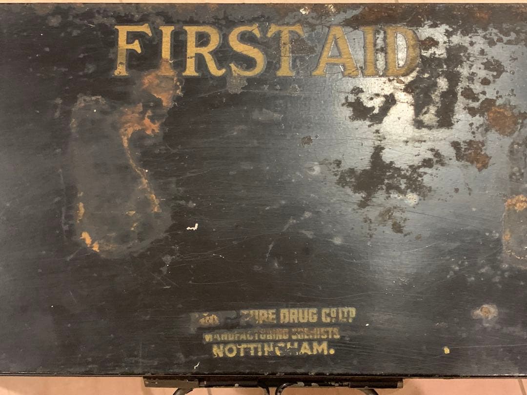 アンティーク　FIRST AID 救急箱　缶　英国　ミリタリー