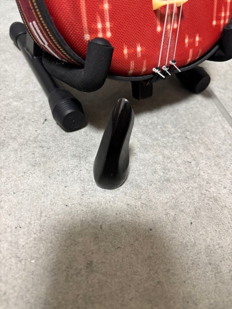 ニ*ナ様 沖縄三線　人口皮　弦楽器　爪付き　スタンド付き
