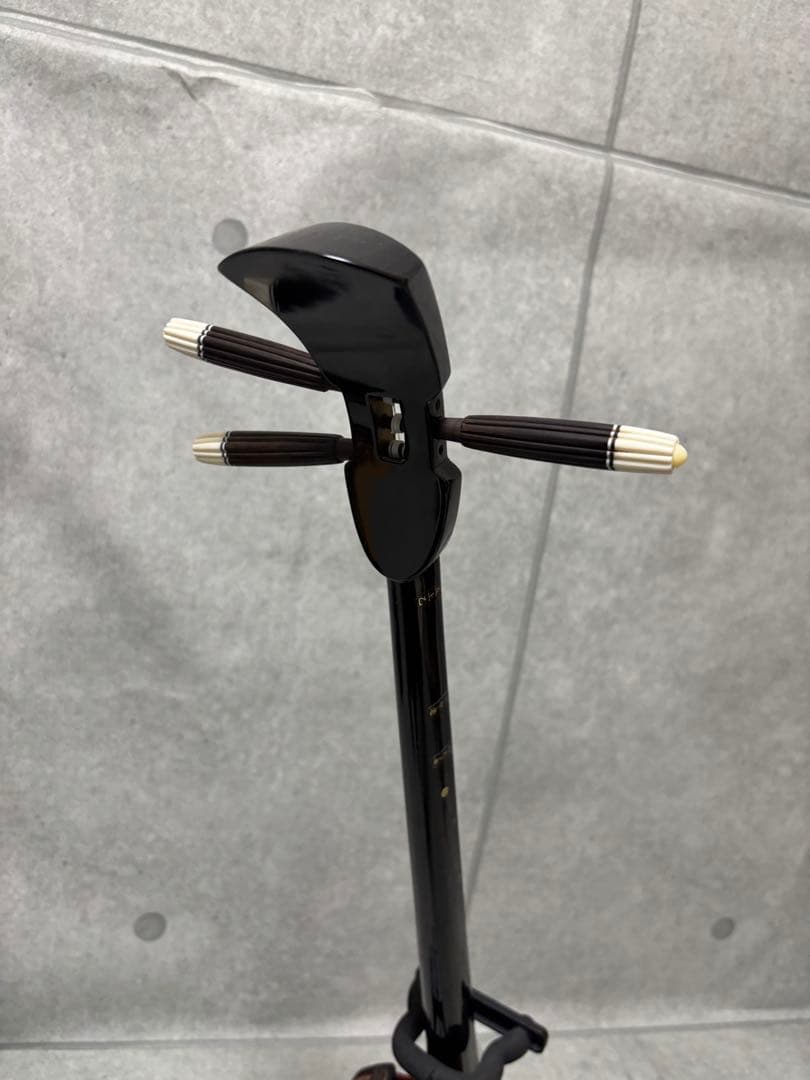 ニ*ナ様 沖縄三線　人口皮　弦楽器　爪付き　スタンド付き