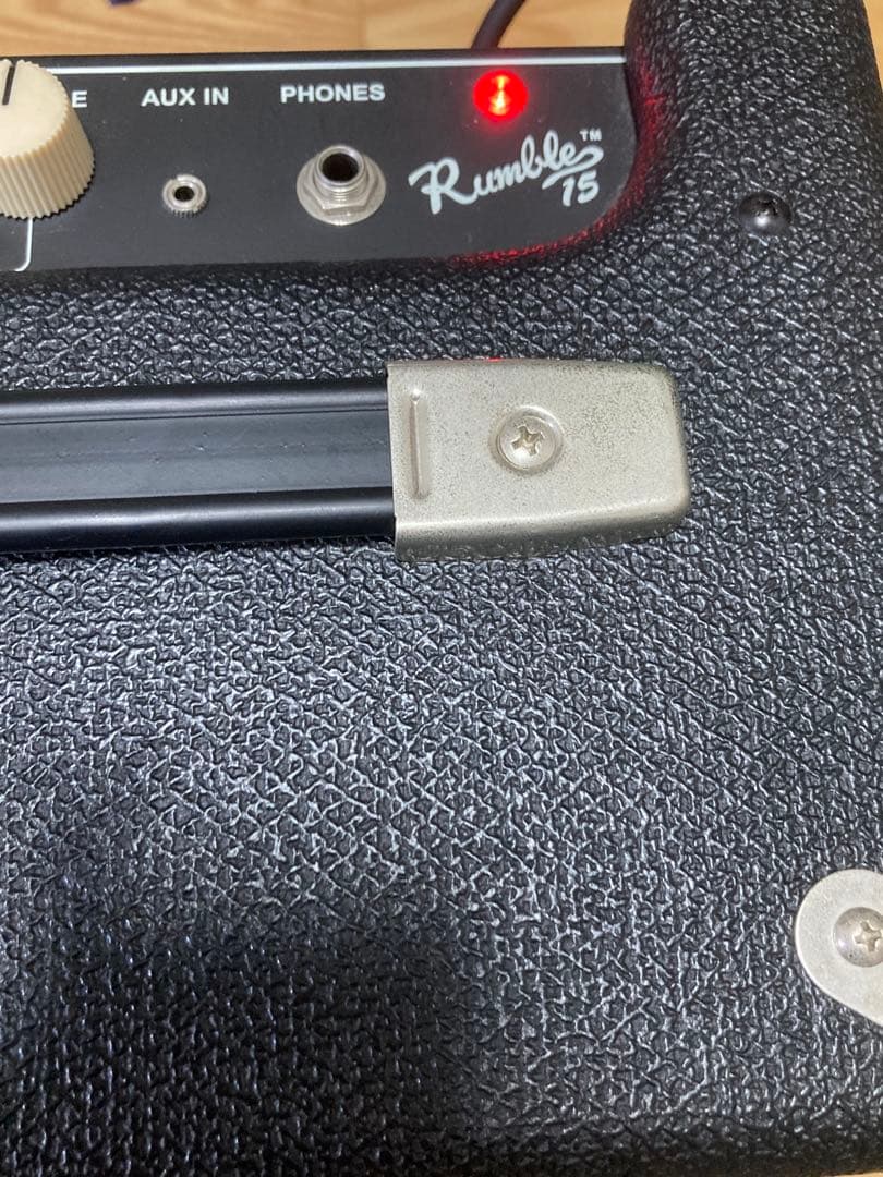 E) Fender Rumble 15 ベースアンプ