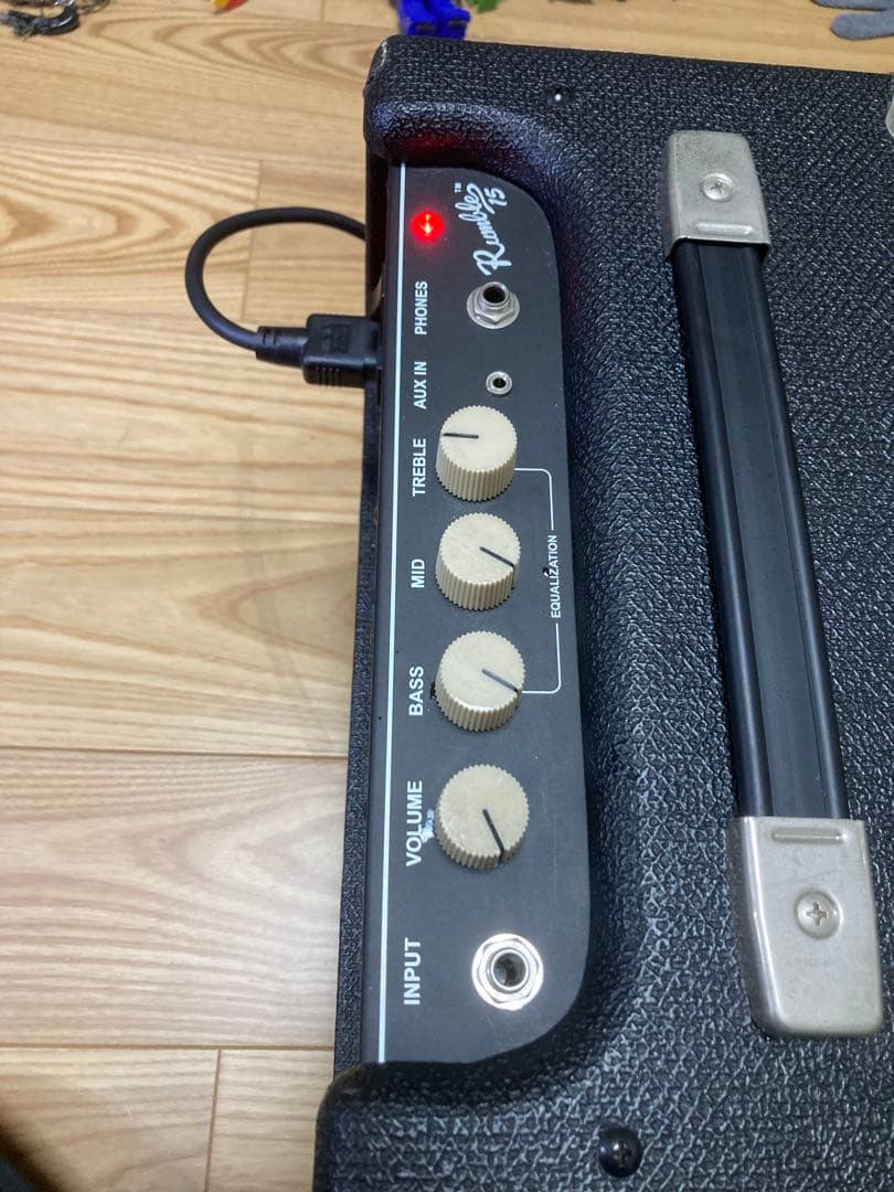 E) Fender Rumble 15 ベースアンプ