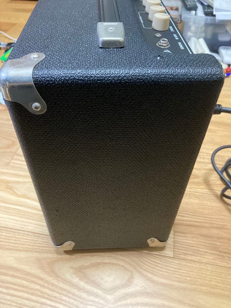 E) Fender Rumble 15 ベースアンプ