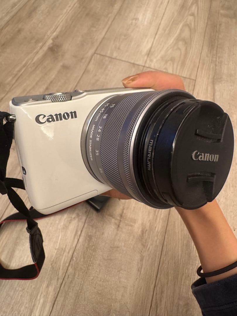 美咲【美品*付属品付き】canon EOS M10ミラーレスカメラ