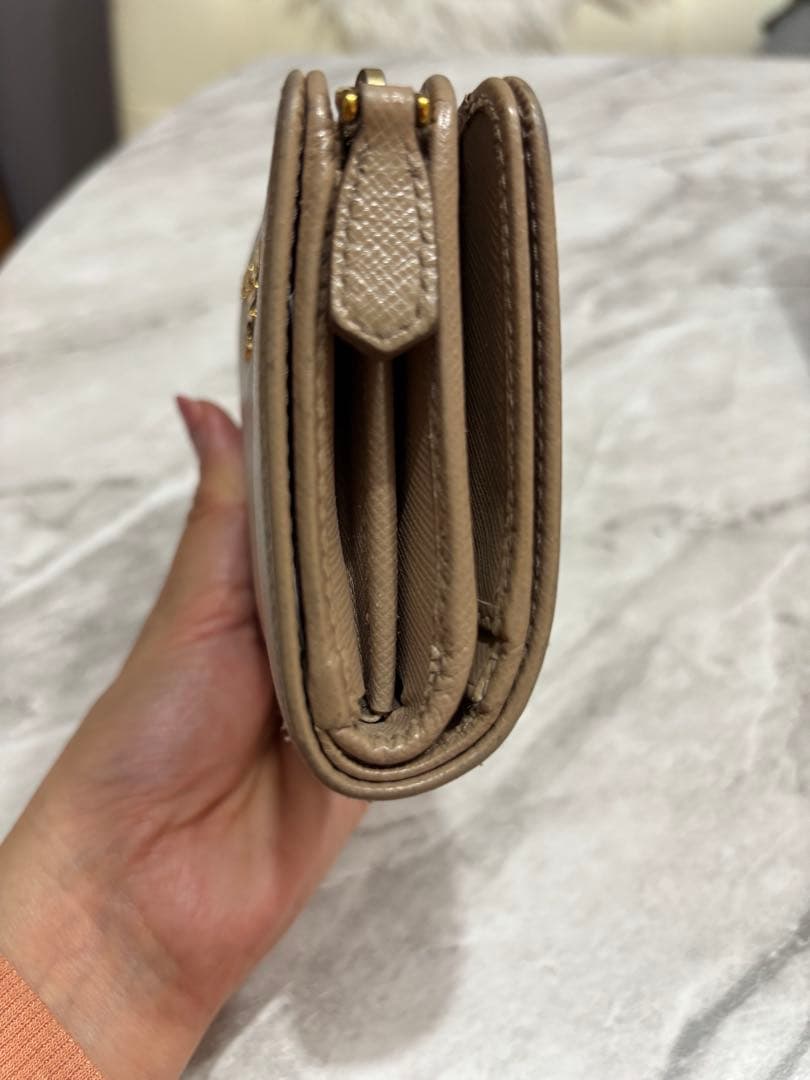 PRADA 二つ折り財布 ベージュ サフィアーノレザー