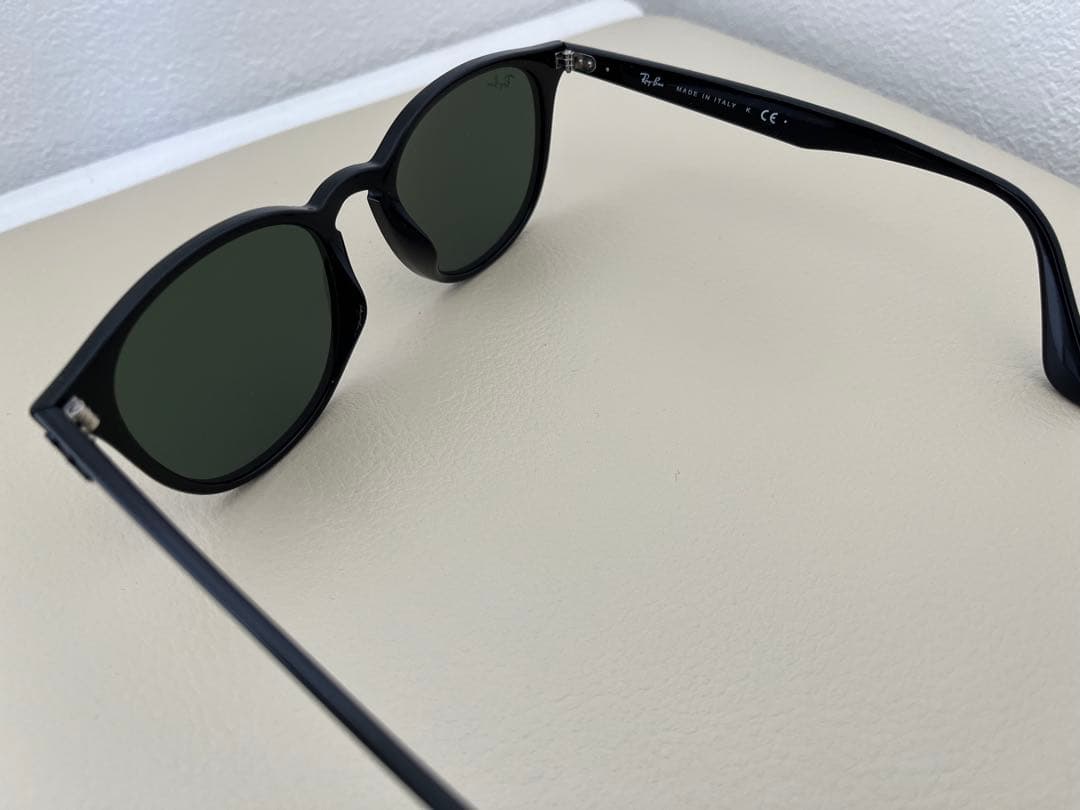 Ray-Ban ブラック ラウンド型サングラス