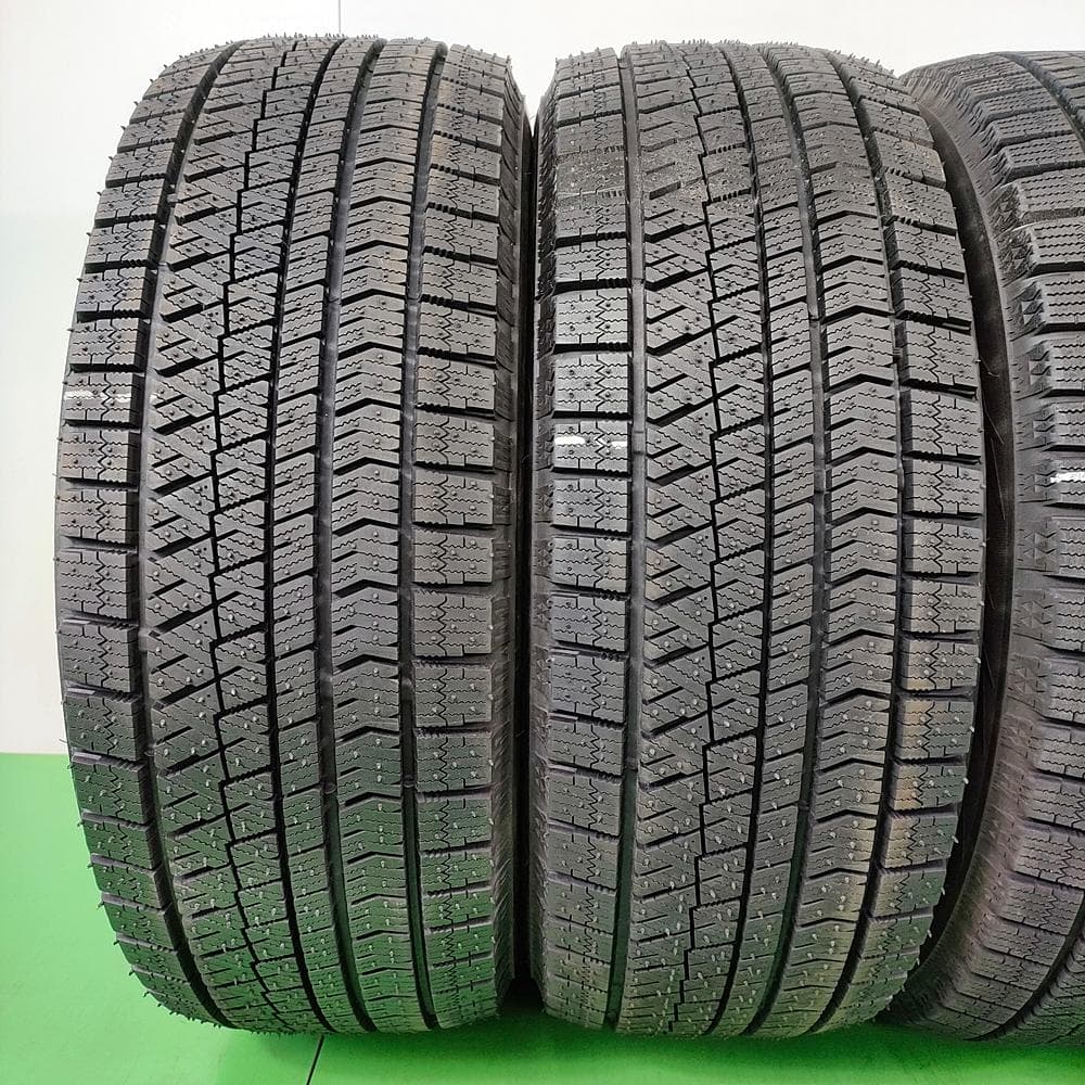 タイヤ・ホイール BRIDGESTONE 225/55R18 BLIZZAK VRX2 YW915