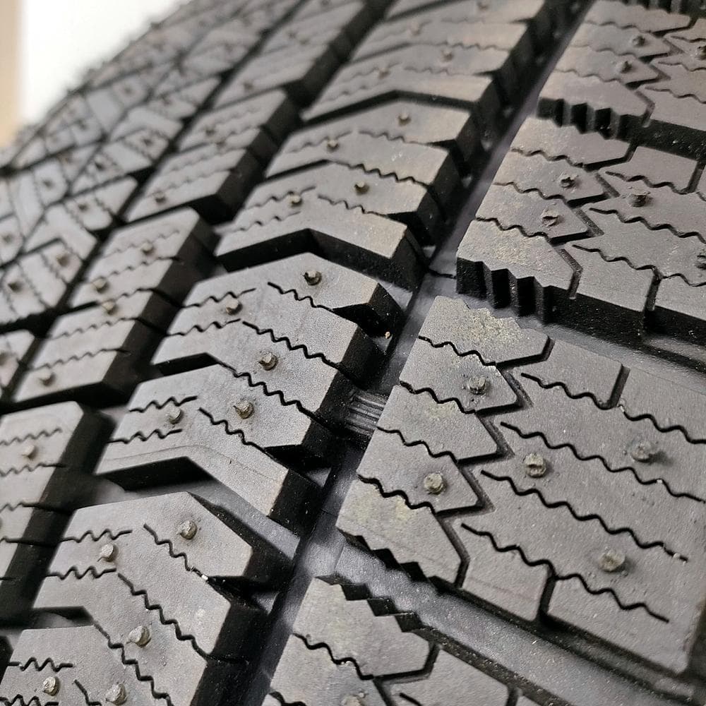 タイヤ・ホイール BRIDGESTONE 225/55R18 BLIZZAK VRX2 YW915