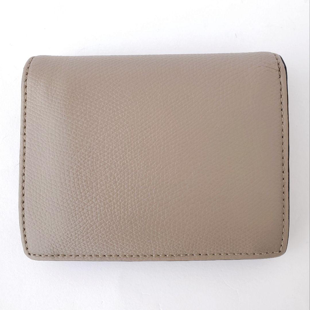 FENDI　２つ折り財布　エフイズ　フェンディ　コンパクトウォレット　ベージュ