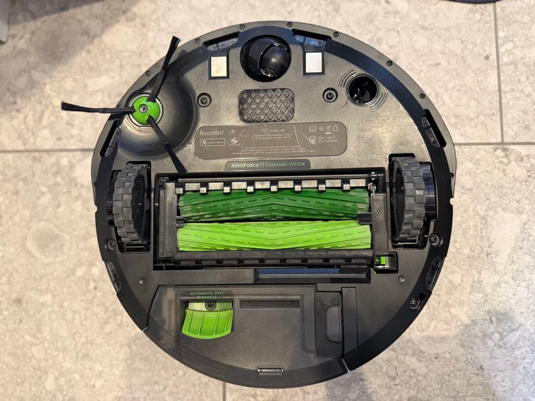 【未使用純正消耗品一部同梱】 Roomba i7+ (Clean Base 付)