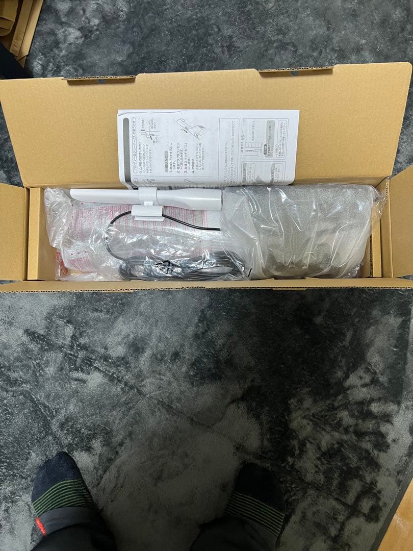 サイクロン式ハンディクリーナー 自立可能 軽量TC-E124SPW
