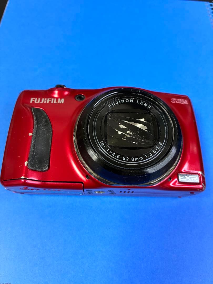 ジャンク品⭕️Fujifilm コンパクトデジタルカメラ レッド