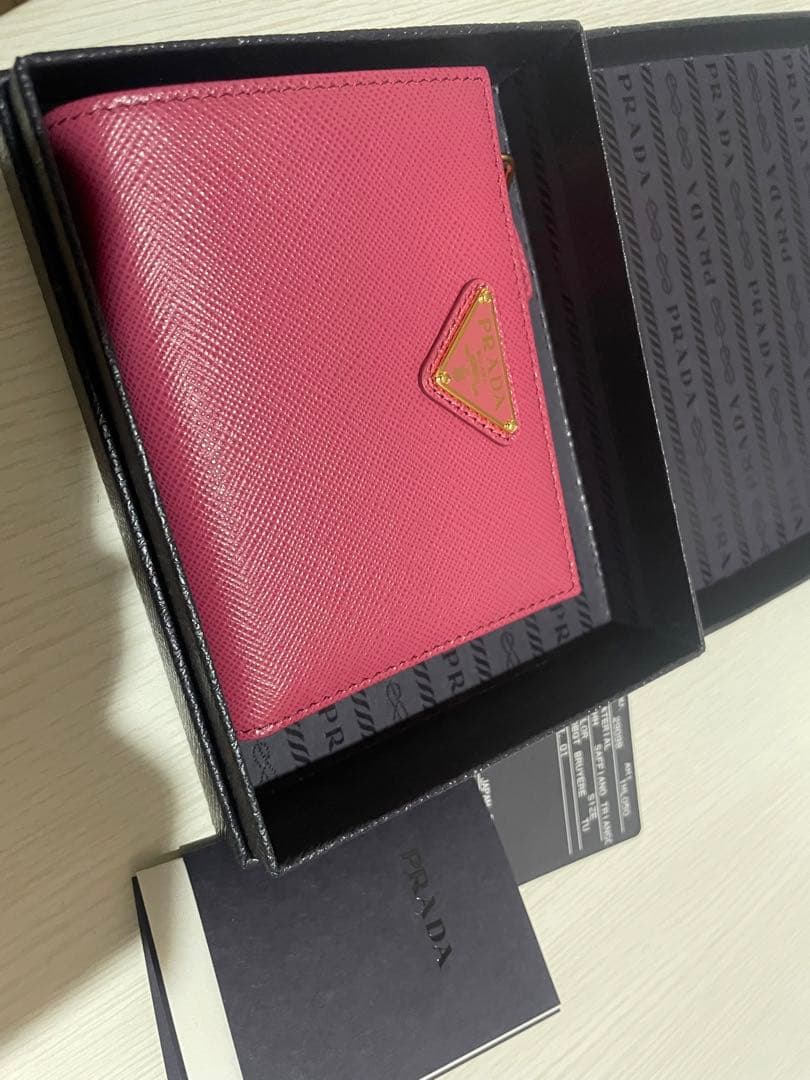 PRADA ピンク サフィアーノレザー 二つ折り財布