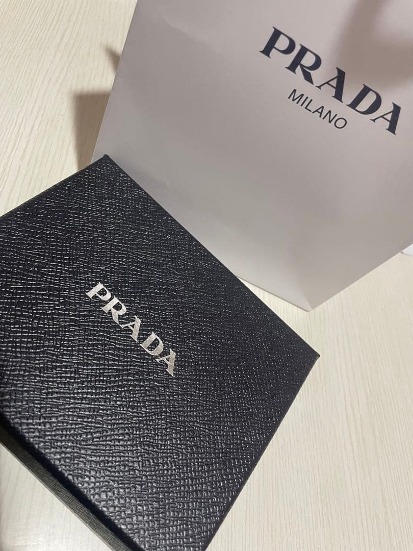 PRADA ピンク サフィアーノレザー 二つ折り財布