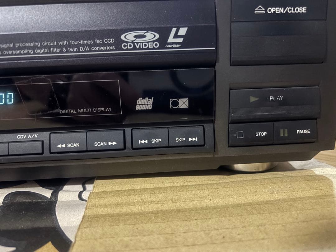 交渉者様の専用になりました。カラオケデッキ、レコード160枚付き（裏表）