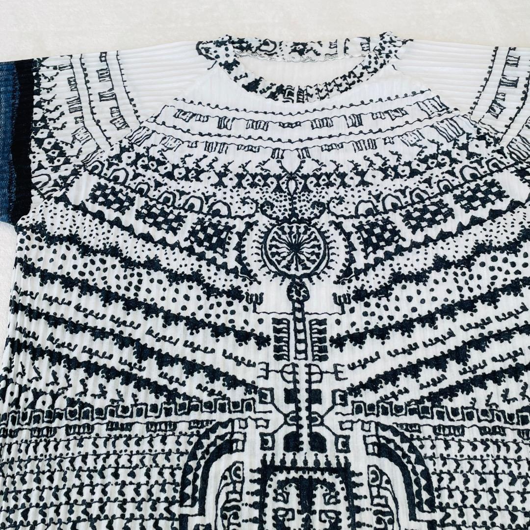 ISSEY MIYAKE /イッセイミヤケ　プリーツ加工半袖トップス