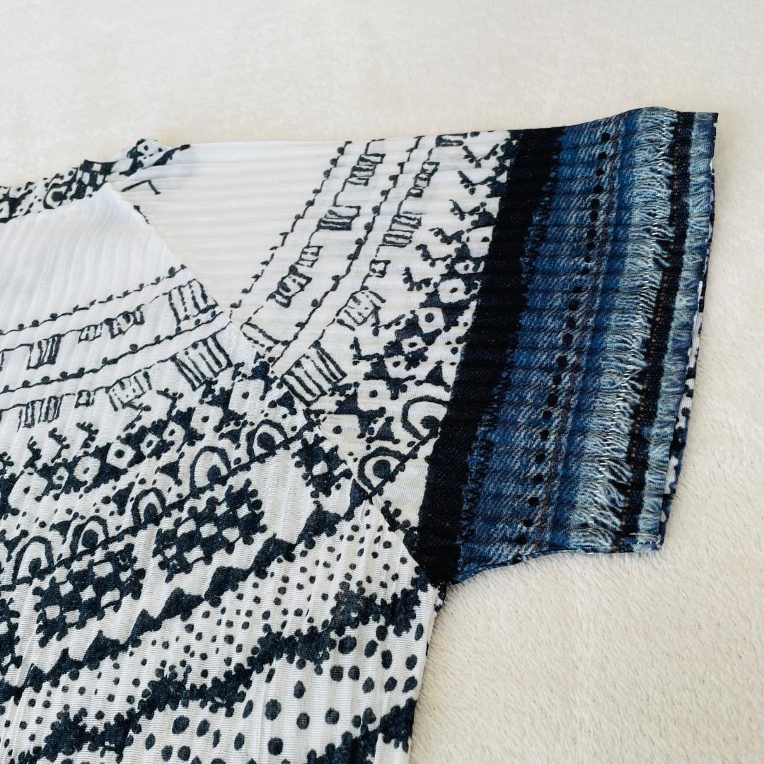 ISSEY MIYAKE /イッセイミヤケ　プリーツ加工半袖トップス