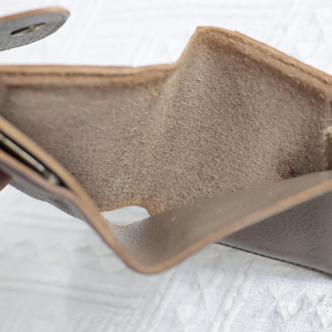 イルビゾンテ　IL BISONTE がま口ウォレット　二つ折り財布　コンパクト