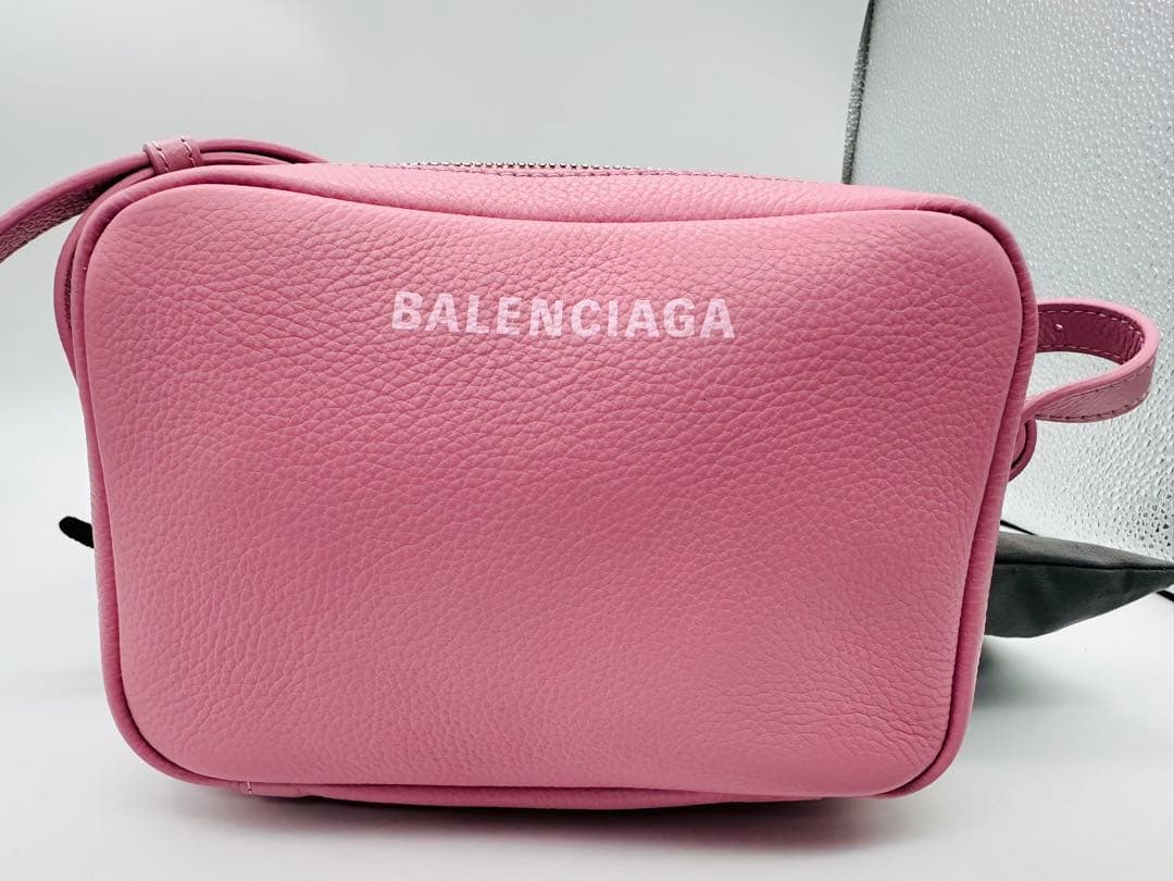 BALENCIAGA ピンク ボディバッグ