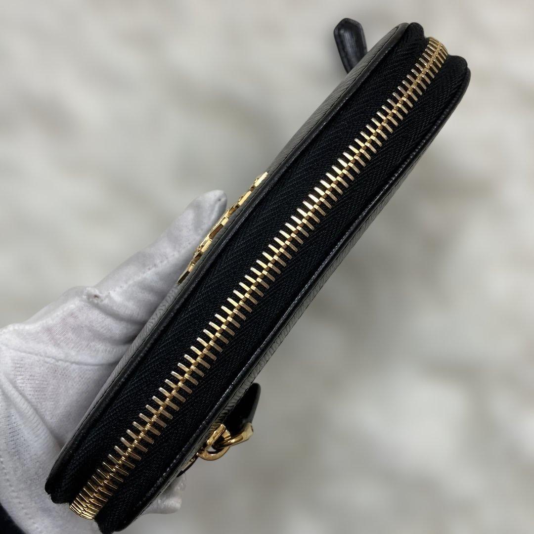 極美品 プラダ ヴィッテロムーブ 二つ折り財布　ラウンドジップ ブラック