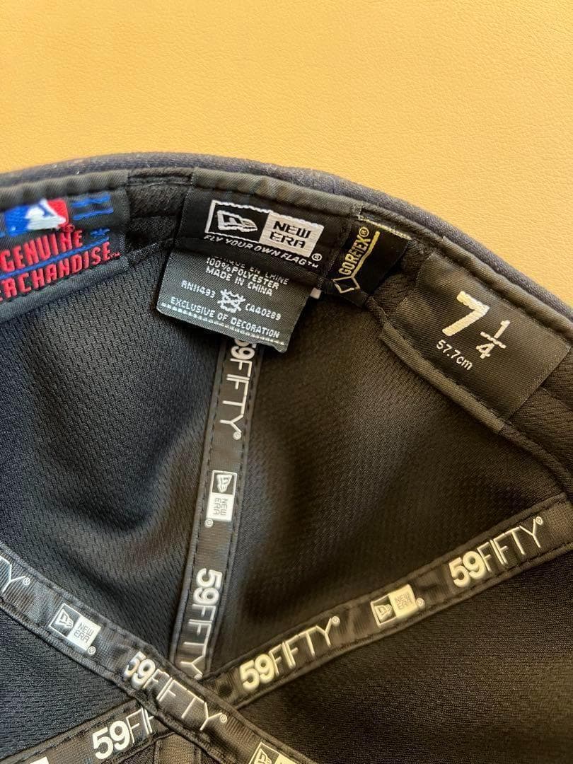New Era 59FIFTY ネイビー/レッド 71/4キャップ ゴアテックス