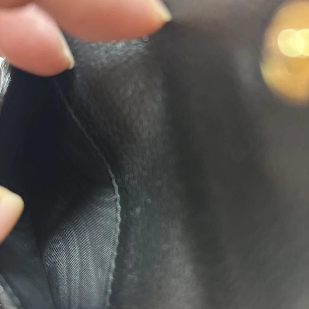miu miu 三つ折り財布 黒ラブレター型