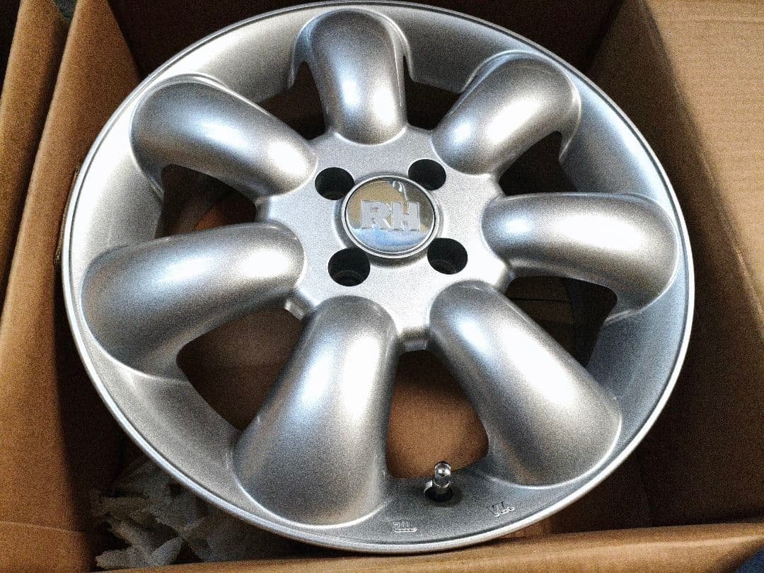 ほぼ新品 RH マキシライト 16インチ 6J +45 4H ４穴 PCD100
