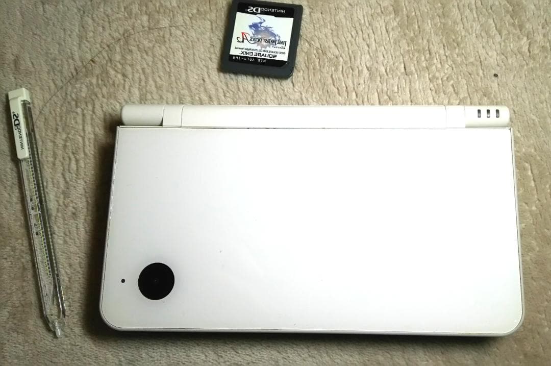 Nintendo DSiLL UTL-001　本体 充電器 ペン FFソフト