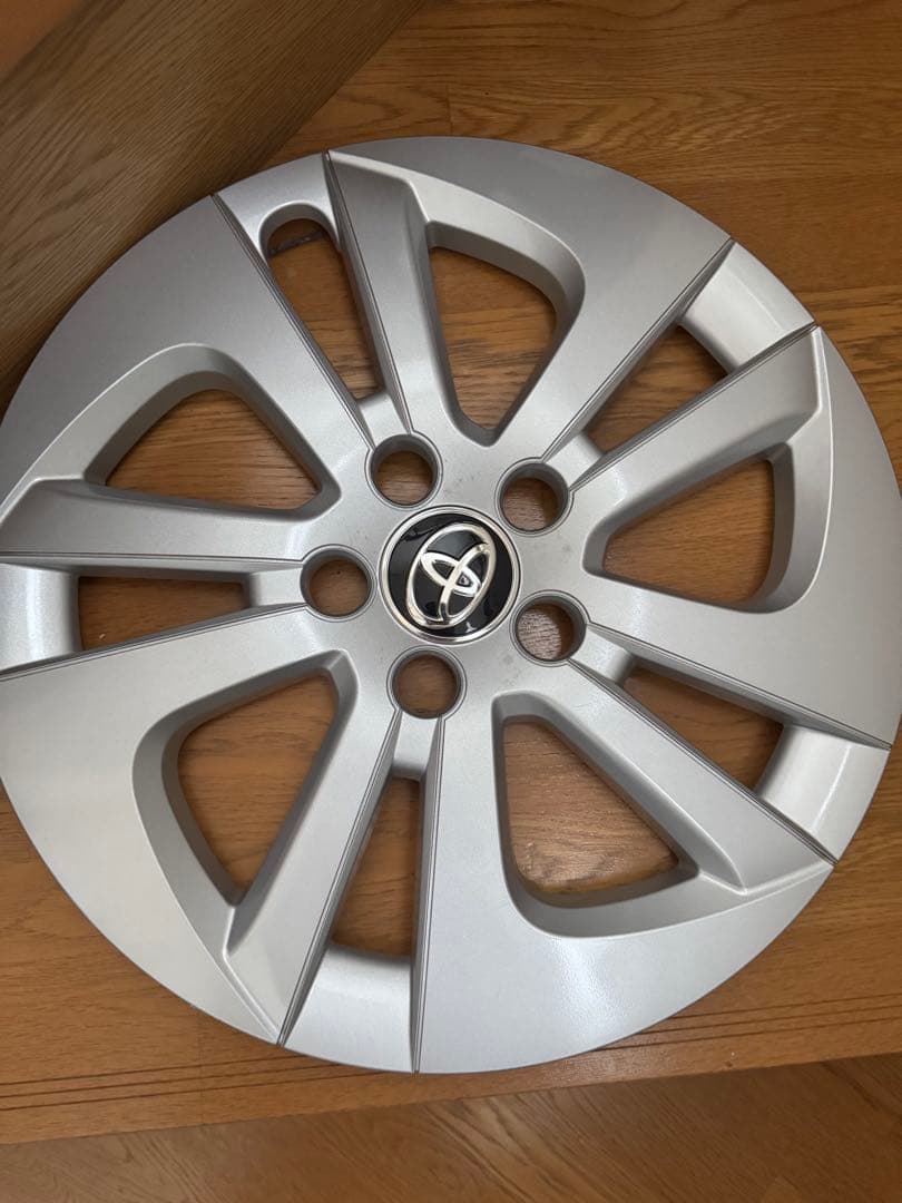 トヨタ 15インチ ホイール キャップシルバー 4枚セット
