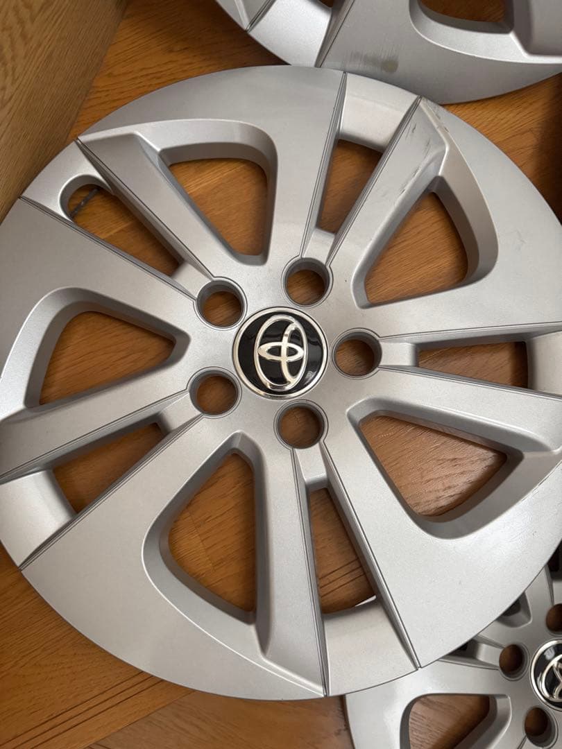 トヨタ 15インチ ホイール キャップシルバー 4枚セット