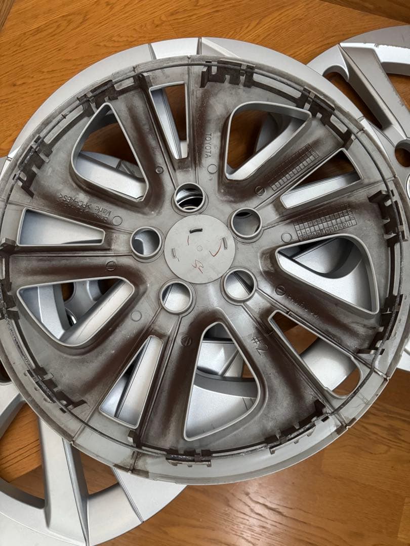 トヨタ 15インチ ホイール キャップシルバー 4枚セット