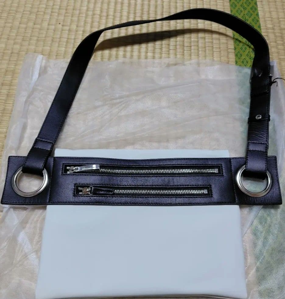 【未使用品】カワカワ　Kawa-Kawa　ルバーチョボディバッグ