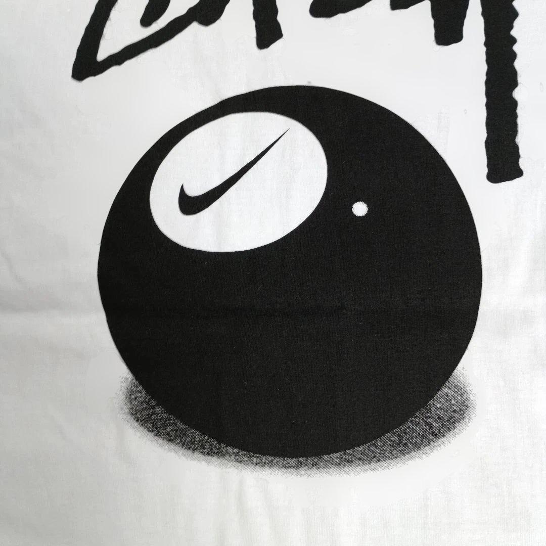 stussy×NIKEコラボTシャツ8ボールバックロゴ