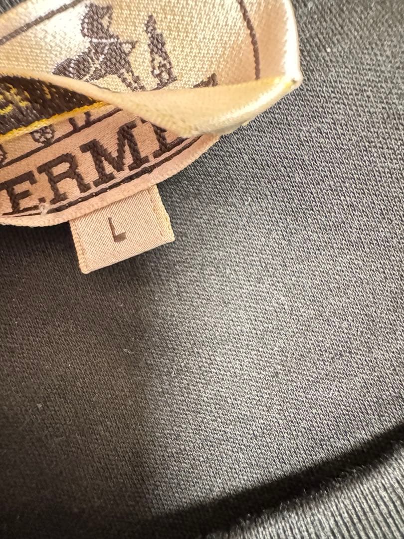 【新品未使用】HERMES カーキ Lサイズ Tシャツ　アルネ・アン・グアッシュ