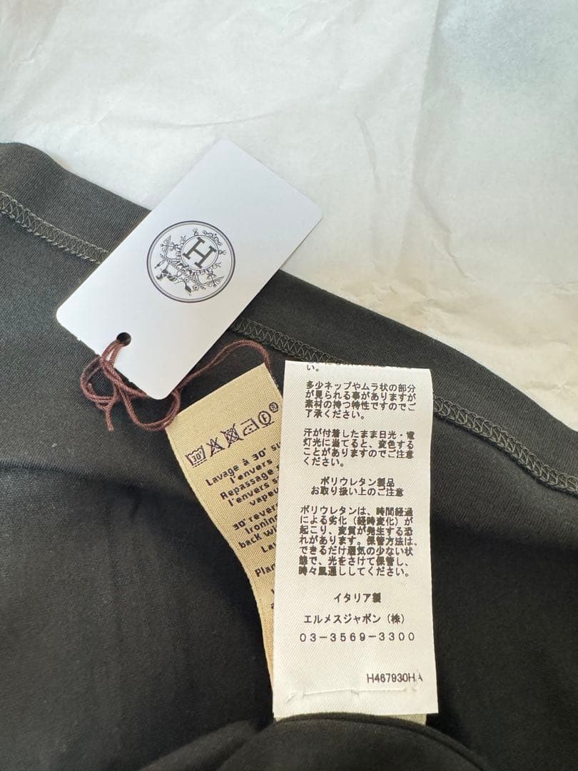 【新品未使用】HERMES カーキ Lサイズ Tシャツ　アルネ・アン・グアッシュ