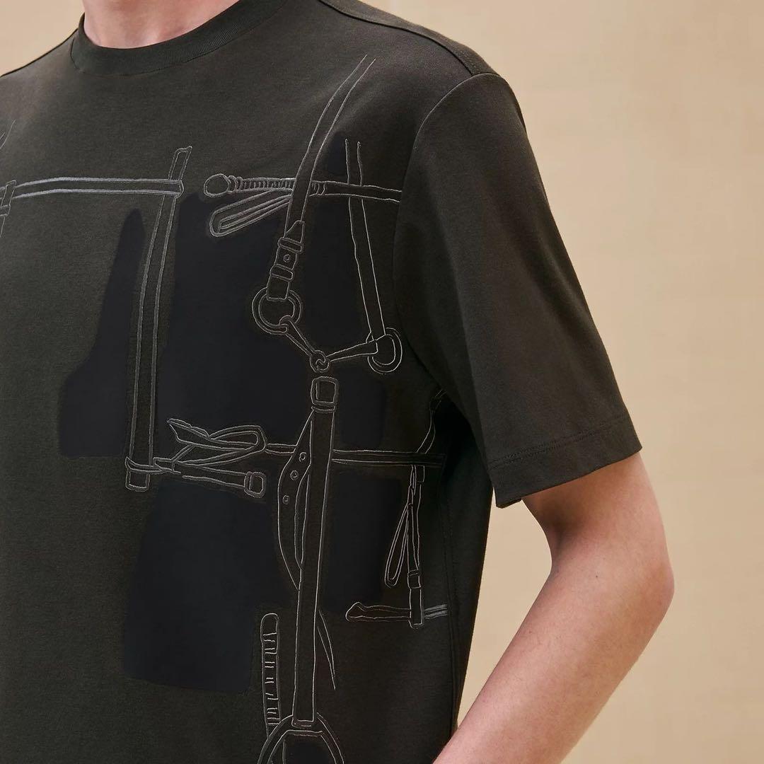 【新品未使用】HERMES カーキ Lサイズ Tシャツ　アルネ・アン・グアッシュ