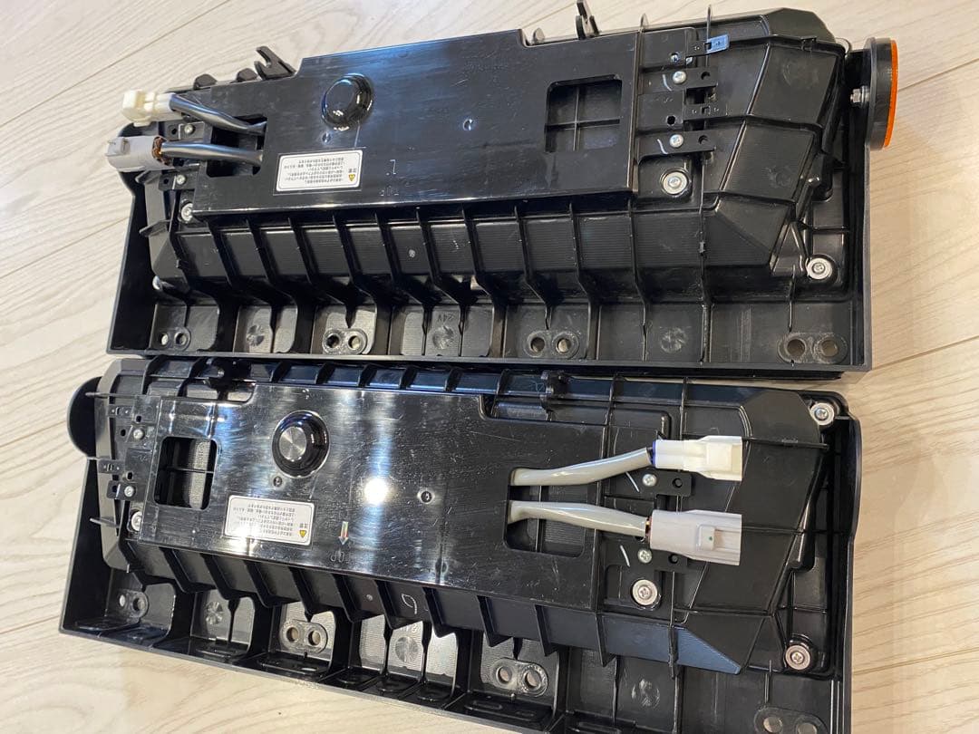 中古 小糸 KOITO 3連LEDテールランプ