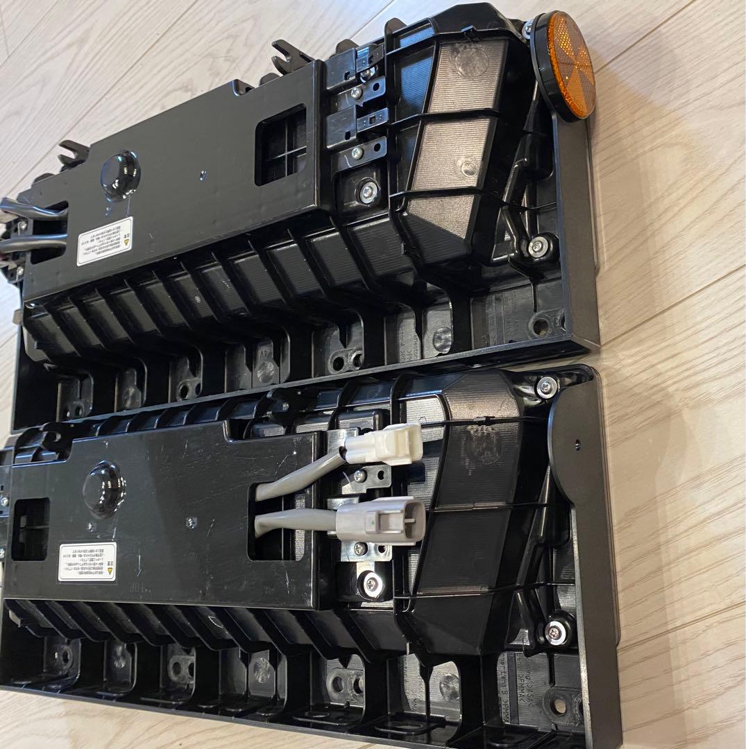 中古 小糸 KOITO 3連LEDテールランプ