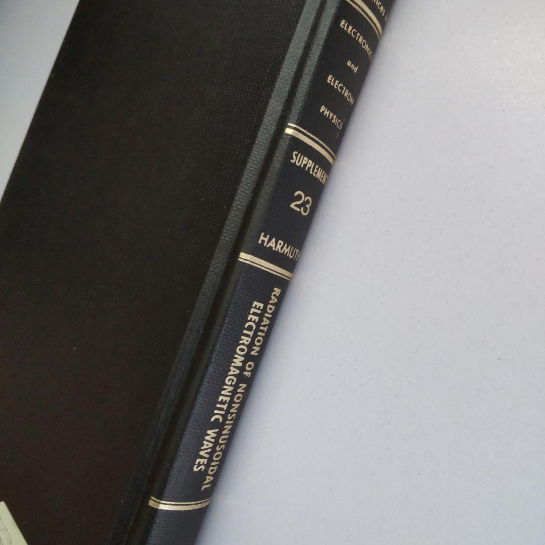 洋書 Radiation of Nonsinusoidal Electromag