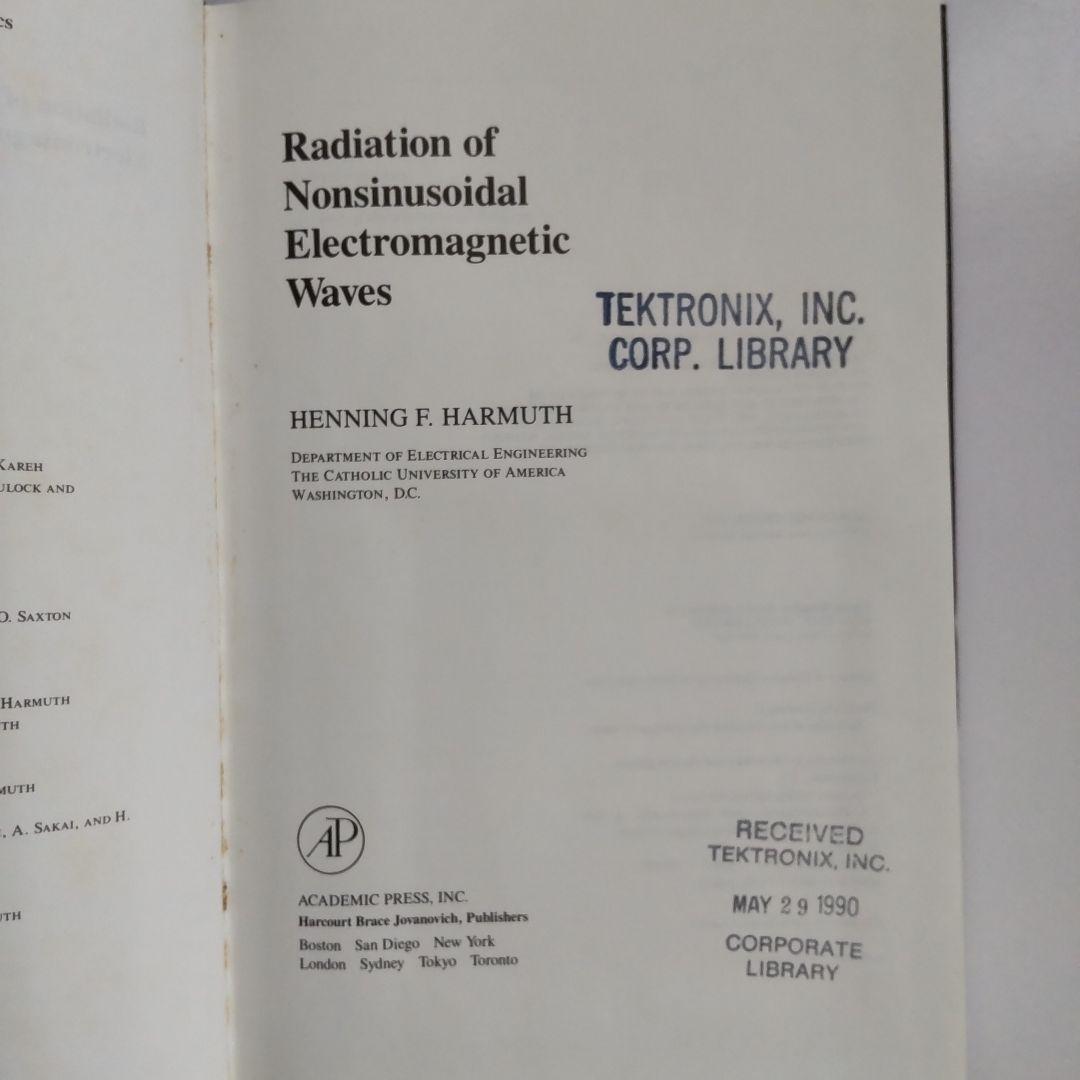 洋書 Radiation of Nonsinusoidal Electromag