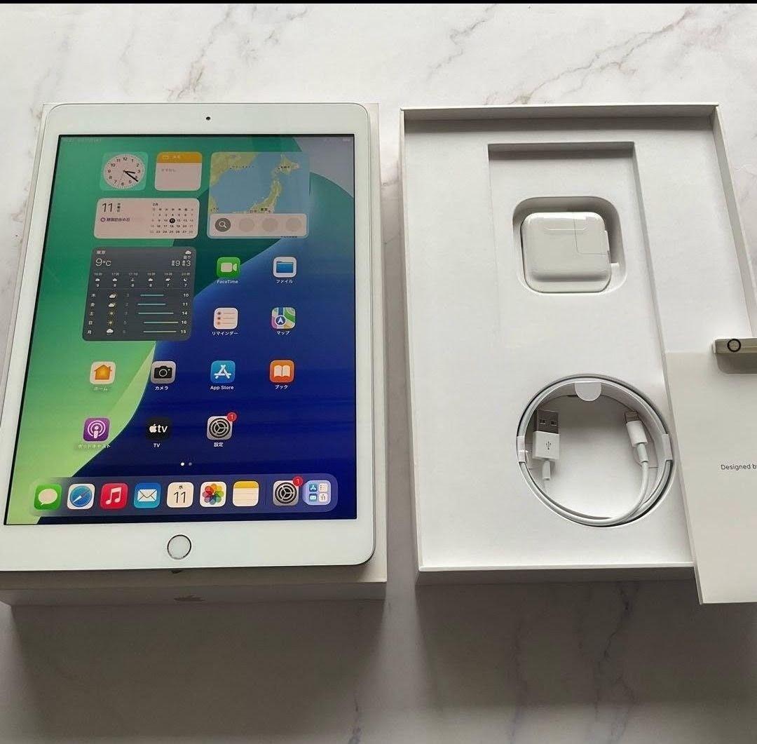 極美品 Apple iPad 第7世代 シルバー 32GB！