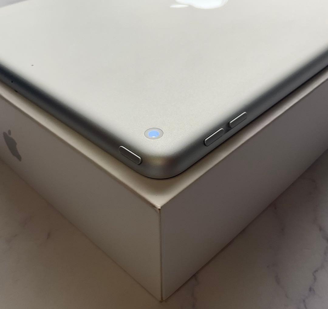 極美品 Apple iPad 第7世代 シルバー 32GB！