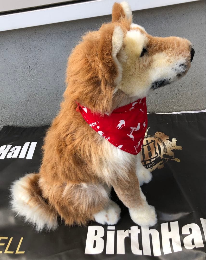 リアルな等身大のぬいぐるみ犬