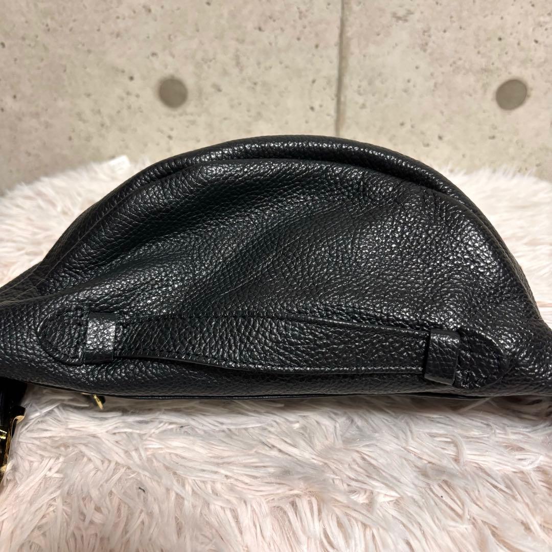 【美品】AULENTTI ボディバッグ ショルダーバッグ　ブラック