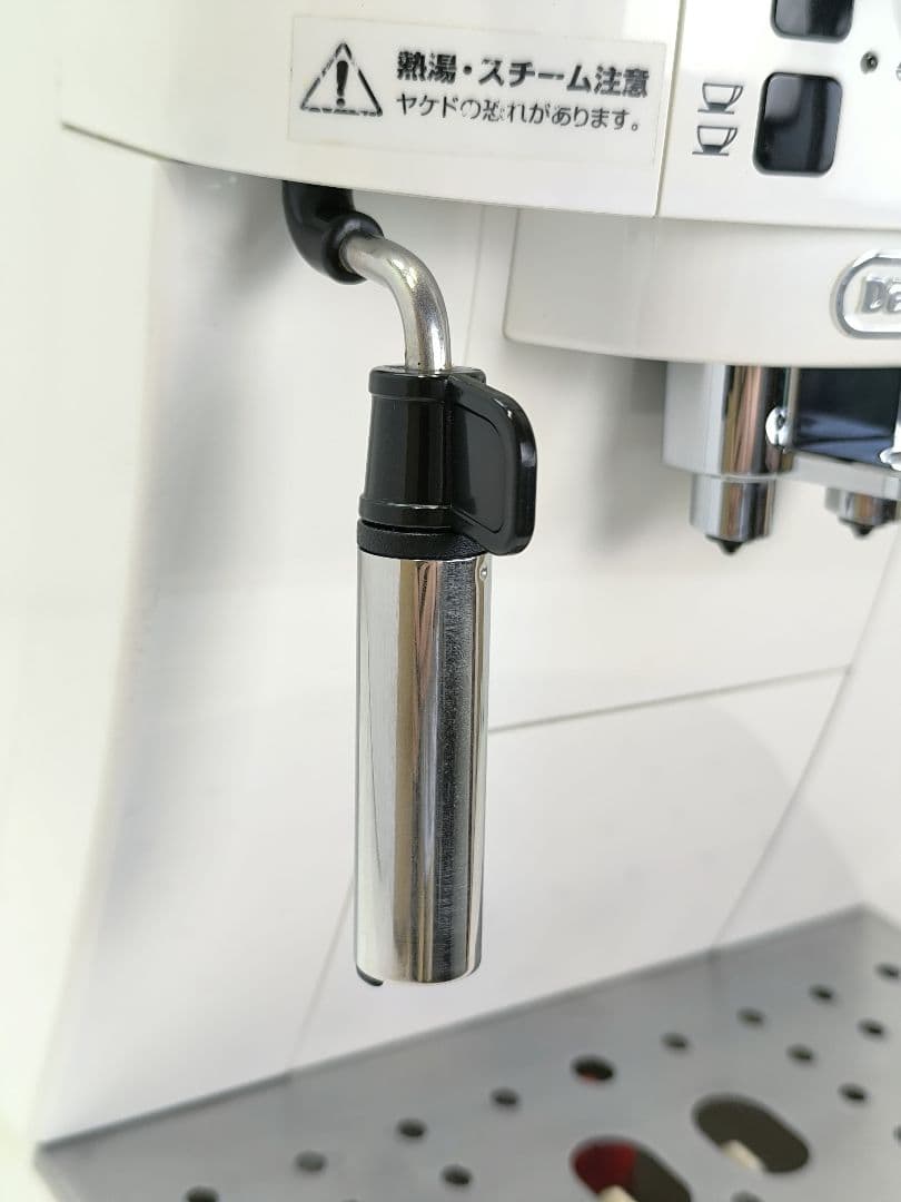デロンギ　コンパクト全自動コーヒーマシンマグニフィカS ECAM22112W