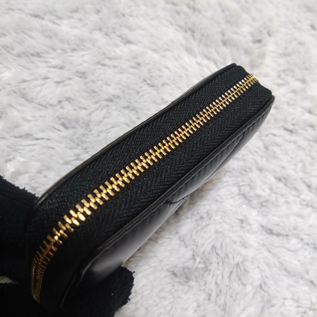 トリーバーチTORYBURCH　ブラックレザー ダイヤモンドキルト　財布　レザー