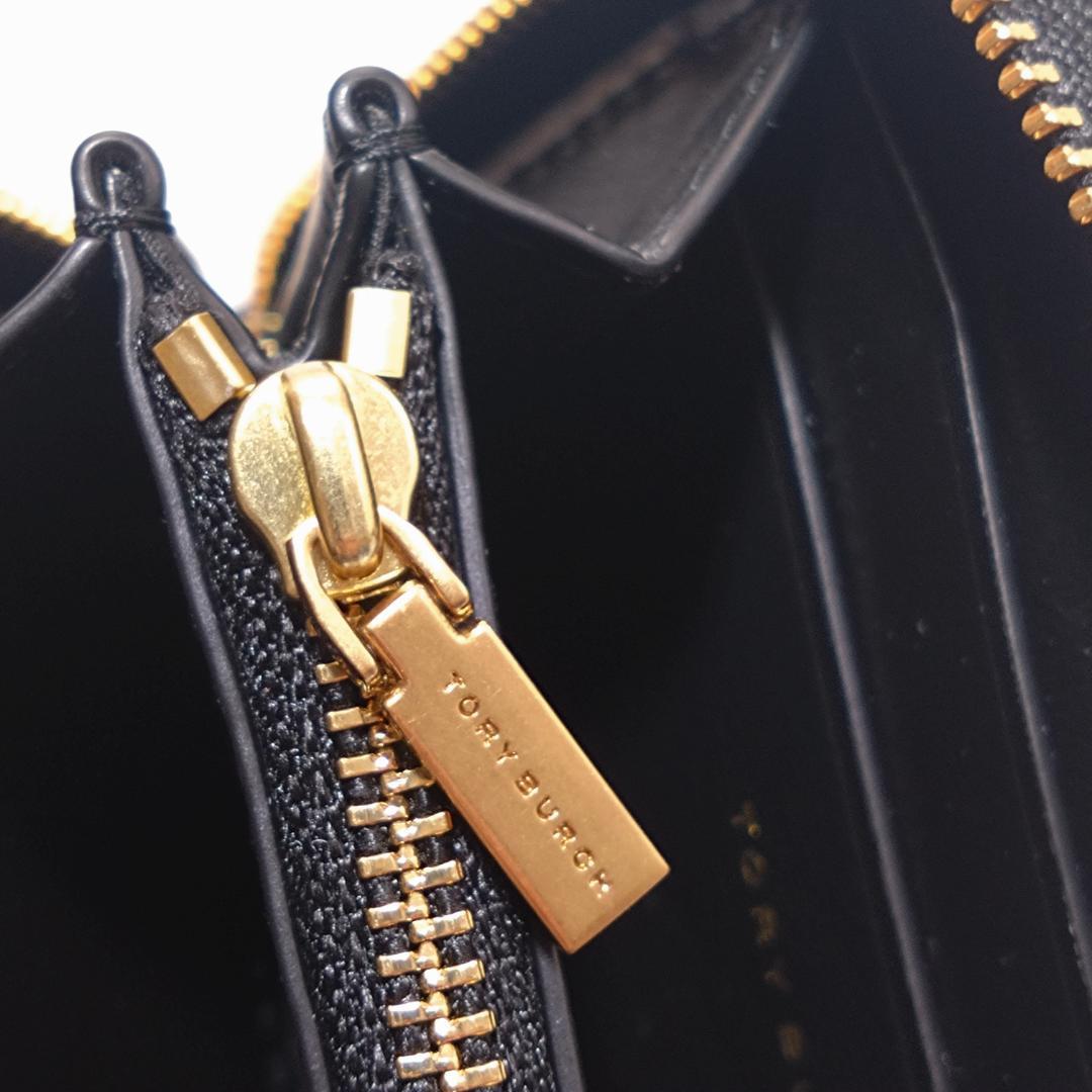 トリーバーチTORYBURCH　ブラックレザー ダイヤモンドキルト　財布　レザー
