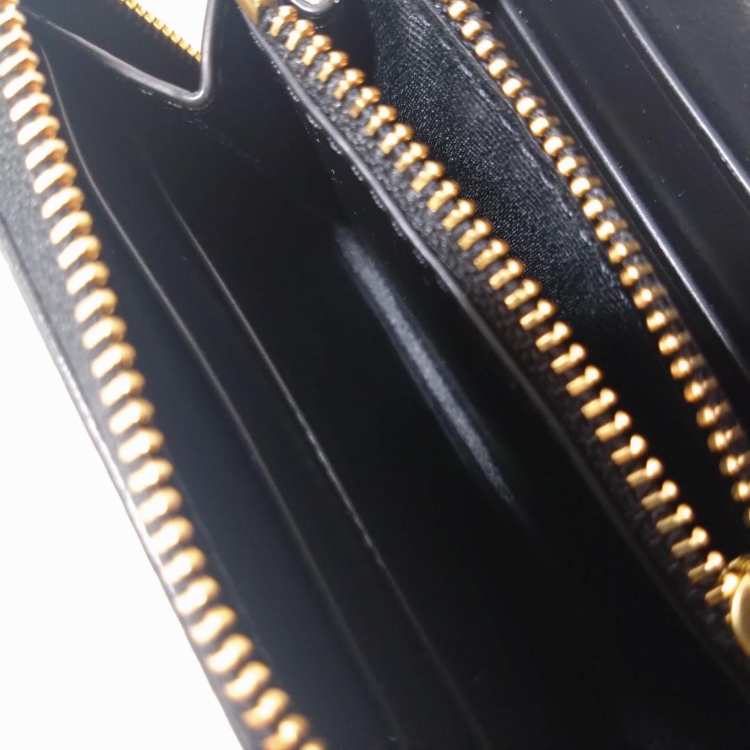 トリーバーチTORYBURCH　ブラックレザー ダイヤモンドキルト　財布　レザー