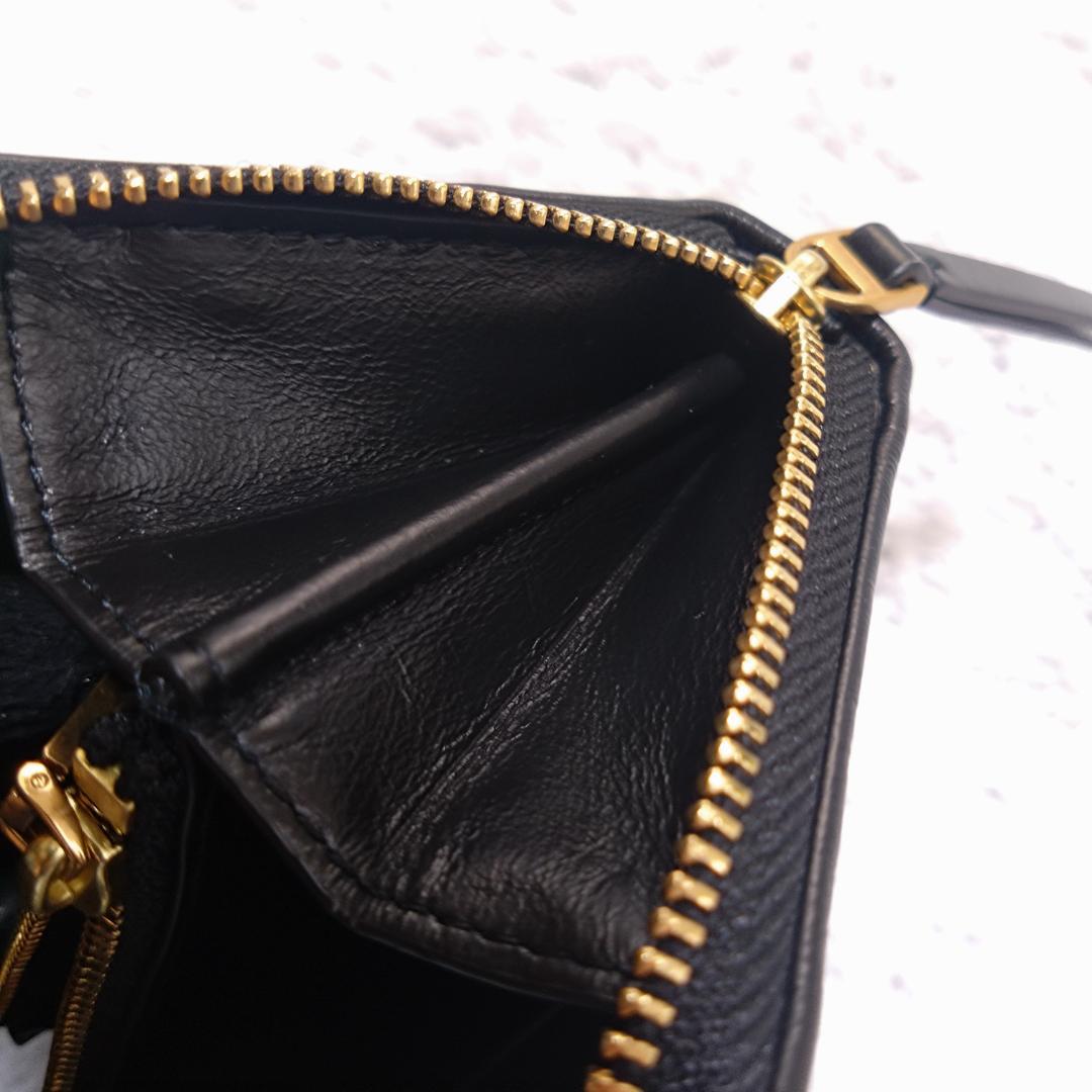 トリーバーチTORYBURCH　ブラックレザー ダイヤモンドキルト　財布　レザー