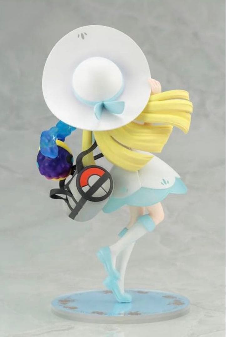 【新品・未開封】ポケモンセンターオリジナル リーリエ＆コスモッグ