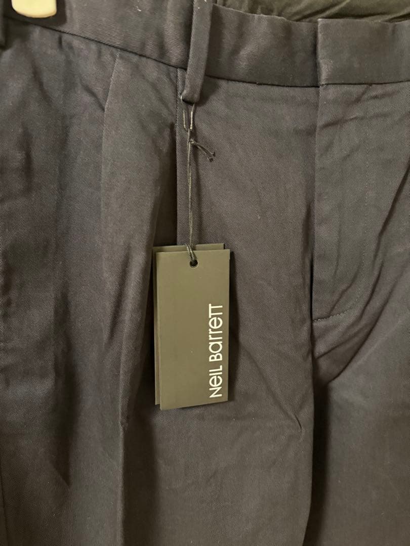 美品　Neil Barrett ネイビー テーパードパンツイタリア産　52